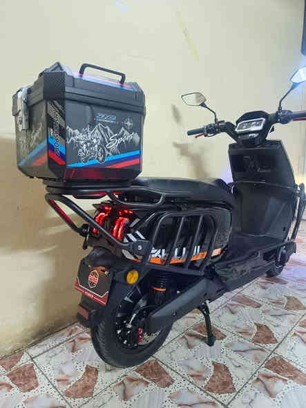 السلام عليكم للبيع دراجه شحن سكنس فضائي الدراجه جديده شخط واحد مابيها تعل وفحص مكفوله كفاله عامه صار اقل الشهر من مشتريها تجي فول مواصفات وصل المعرض موجود
تجي شاشه اعطال تكشف عطل الدراجه
بريك امامي خلفي دس هايدروليك
حساس امامي خلفي
سستم صوت فلاش +رام + بلوتوث+ راديو 
لايت عالي ناصي زنون
بك لايت لد LED
دبل اشارع ليزي
نضام Rالرجوع الى الخلف
شاحنه موبايل
ملف 2500
شاحنه كبيره رقميه تدعم الشحن السيع ولطفاء عند امتلاء البطاريه
سرعه الدراجه 110 حقيقي 100
تجي 6 بطاريات مصطره الحجم الكبير 40 انبير
تايرات امامي خلفي جبيلي الحجم الكبير 
ويل كب
درع 380 درجه لحمايه الدراجه + طلاعات جانبيه
مساحه تخوين واسعه
تجي بصمتين علمن الدراجه بصمه مو سويج 
الشراي يتفضل خاص او التصال عله الرقم *********** متوفر واتساب مكان الدراجه ساحت عدن السعر 950 او بي مجال
