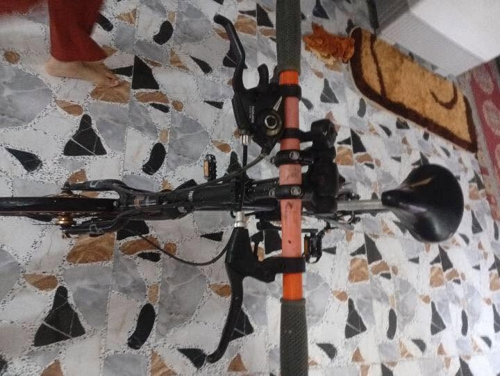 بسكل يا باني جديد مستخدم اقل الشهرين  كله جديد او كلشي شغال او نضيف يشيل وزن اكثر من ١٢٠ كير شغال او بريكات شغالت او تيرات جدد مكني طوريج رقمي ***********
