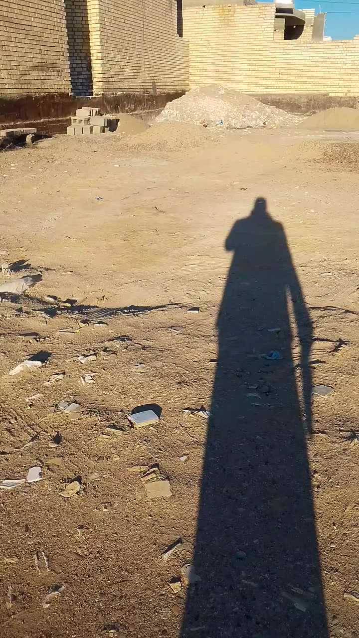 بسم الله الرحمن الرحيم يعلن مكتب المستقبل للعقار عن وجود ارض للبيع في الفلوجه الجغيفي الثانيه المساحه 150م وجه ٧ونص نزال ٢٠م شارع 12م ركن نافذه على الطريق الحولي مقابل الطريق السريع بنص السكن ماء وكهرباء واصل القطعه مكان ممتاز ركن على شارع 12م وشارع 10م نافذ السعر 33مايون بيه مجال بسيط للاستفسار الاتصال على الرقم ***********
