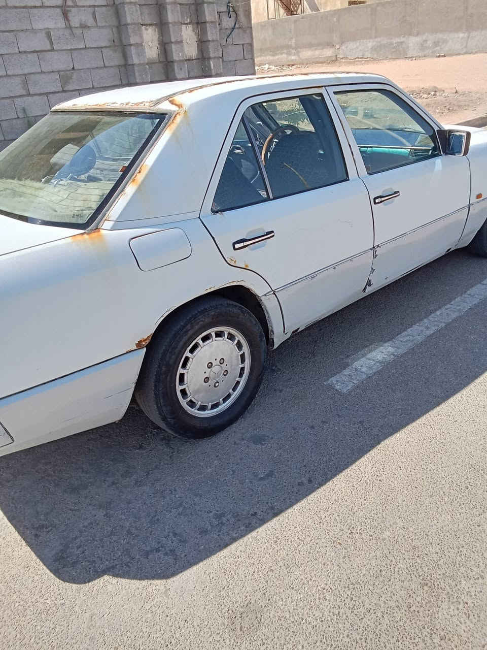 مارسدس دب للبيع موديل 86 محرك 2500 سنويه منتهيه رقم بغداد السعر 35$ وبيه مجال
اتصال ***********
