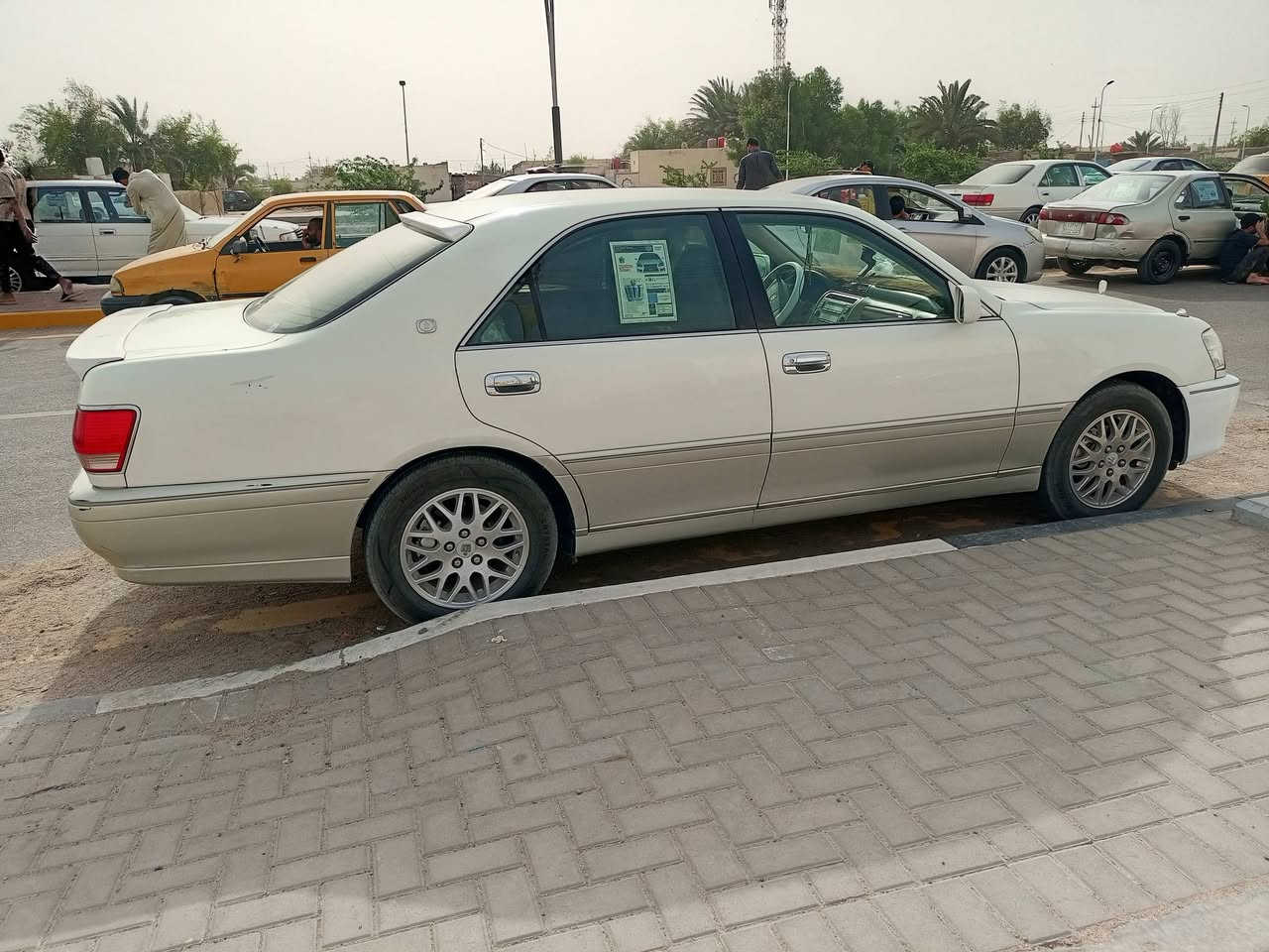للبيع جنون موديل 2000نقل جثه رقم بصرة سيارة جديده سنويه 2028السعر 90ورقه وبيهه مجال رقم التلفون ***********
