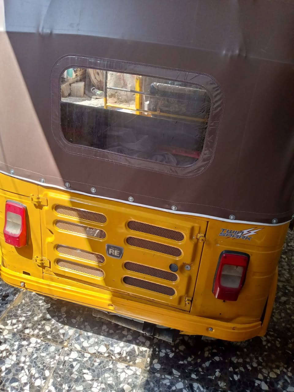 سلام عليكم تكتك البيع موديل 18وطلعه19وكيل عماره 3700وبيهء مجال***********
