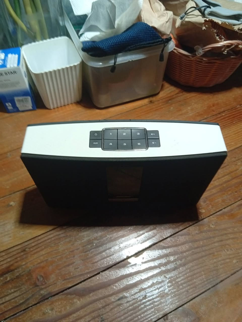 مكبر صوت Bose SoundTouch
يدعم الاتصال عبر الواي فاي (Wi-Fi) والبلوتوث، مما يتيح بث الموسيقى من خدمات مختلفة

يحتوي على ستة أزرار إعدادات
يمكن التحكم في الجهاز بالكامل عبر تطبيق Bose SoundTouch المتوفر على الهواتف 
 كلشي موضح أمامكم السعر 85 الف سعر نهائي


**إذا كنت صاحب هذا الإعلان وتريد حذفه لأي سبب، رجاءا أرسل رسالة إلى الدعم الفني**