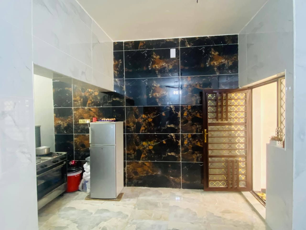 🏡 دار للبيع – موقع مميز في بغداد / الكرخ
📍 العنوان: الكرخ/ شهداء البياع / الرفاق الثانية
قرب شارع المضخة الأول
🔹 تفاصيل العقار:
المساحة: 200 متر مربع
الواجهة: 10 متر
النزال: 20 متر
ناصية (موقع مميز)
🏠 مواصفات الدار:
(4 غرف نوم كبيرة/صالة /هول داخلي/مطبخ حار /مطبخ بارد (كبير)/3/صحيات/منور/كراج/حديقة/سطح عالي)
✨ المميزات:
90% من البناء حديث (2024)
موقع ممتاز ومرغوب
أبواب صاج
محجر درج زجاج أسود
أرضيات بورسلين إسباني
بناء ممتاز

📞 للاستفسار:
***********
📲 متوفر واتساب
... ملاحضه تم تنزيل سعر عن سعر سابق.
#عقارات #عقار #عقارات_بغداد #بغداد #الكرخ #العراق #دار_للبيع
