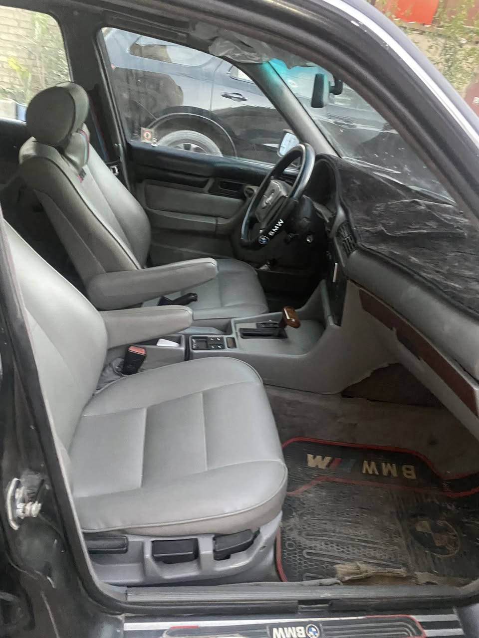 السلام عليكم 
بي ام ستيشن ٥٢٥ موديل ٩٢ بدون ضربة محرك ٦ سلندر  اصل سنويه وبليته كفالة عامة بطاين جدد دواخل جدد السياره نظيفة لون اسود ستيشن مميز  مكان بغداد الحريه والصور بالمنشور لكل السيارة تفاصيل اكثر اتصل 
 📞*********** 📞  سعر ٦٢ ورقه
واتساب ورصيد
