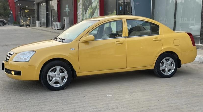 رقم قادسية باسمي شخصيا ومداور ثاني يوم او بنفس اليوم سنوية لل 2026
السيارة سيارتي الشخصية واستعمالي 
الشخصي ومامتعوبة نهائياً ماشية من ناحية المكينة الكير توني شادلها محرك وكير جدد ياباني مال كورولا بيكاتشو 1800 مكفولات 
وشي مضبوط وكهربائيات كلها مضبوطة وشغالة تبريد بيها ثلج مال ياباني بعد وعندك الحساب 
حدادية نافضها من الصدر الامامي للخلفي كلش مبدل حدادية كلش محترمة وناعمة ومابيها نقص السيارة خير من الله بكل معنى الكلمة وكاملة من كل النواحي شغل واطلع وين ميعجبك الله شاهد سيارة عليها الاعتماد اللي يريدها على باب الله يشتغل بيها او اللي يريد يجنيها حتى للسفر هم ماتقصر اني السيارة جانيها سيارة مرتبة ورزنه ب المعدل وشكلها حلو مرتب بالشارع السيارة 
مابيها ضرر فقط طخة ب الجاملغ الخلفي الايمن الباقي مابيها شي وكان بيها جراد وخياسات صبغتها 
عام للجمالية فقط سيارة كلش حلوة ومرتبة وارقى من الكوري من ناحية القوة والسرعة
السعر 50 وعليها ١٠ ورقات هيئة وغرامات تنرل من سعرها تاخذ صافي اخواني الطيبين سيارة متعوب عليه بدون كسران والكل خير وبركة واسف ع الاطالة

مكان السيارة النجف الاشرف 
رقمي *********** د.فارس
