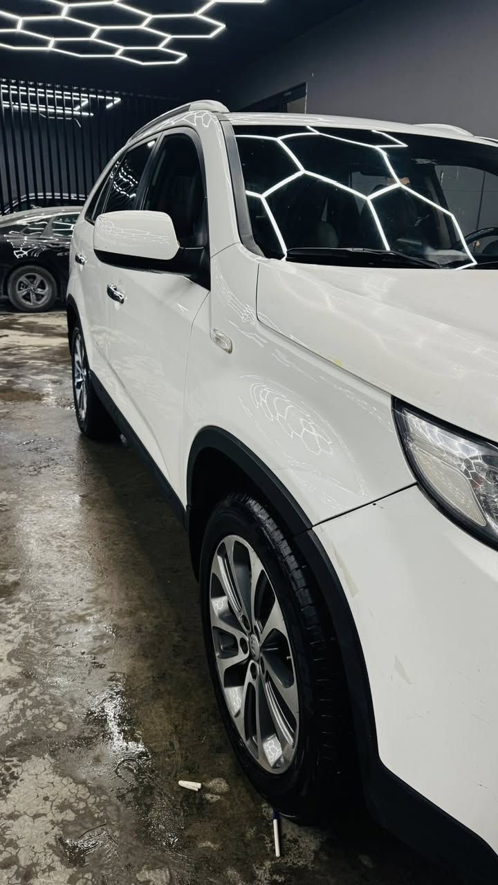 سورنتو 2014  مكفولة من الضربه السيارة حلوه بيها ملاحظات بسيطة للاستفسار *********** عنواني الكرادة
