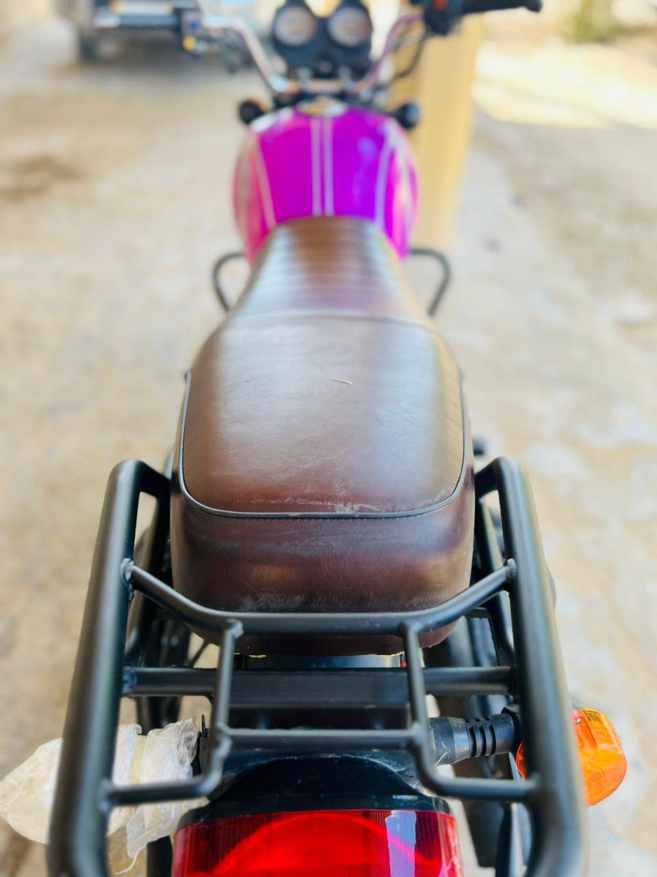 سلام عليكم دراجة دايون للبيع موديل 23 مكفول كفالة عامة أوراق كاملة كهربائيات كله شغاله الدراجه خير من الله بشرط انضف من الصوره السعر مليون 250 وبهة مجال الرقم ***********
