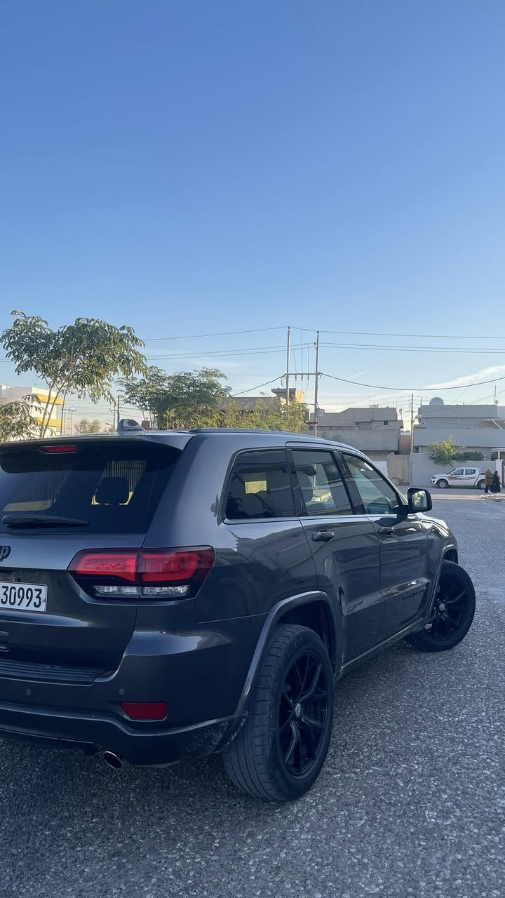 جيب بلاك توب 2020 امريكي 
الرقم: سليمانية  
مكينة: 3.600 V6
ماشي 132 الف 
موصفات 
1/ رادار امامي و خلفي 
٢- شاشه كار بلي مع كامره دواره
٣- رادار جانبي خلفي
٤- تشغيل عن بعد 
٥- نقطة عمياء 
٦- اوتو ستوب
٧- كشنات جلد اسود
٨- منضومه زنون اصلي
٩- تحكمات ستيرين 
١٠_ جنطه كهربائيه 
١١-كرسي السائق كهربائي 
١٢- كشنات تدفئه 
١٣- نضام اسبورت وايكو
١٤- ويل 20

🟪ســعــر👾 ::  265

هواي موصفات بيه الجيب معروفه
 (
فقط تبديل بنيد بلون بلادي 
بدون دواخل و بدون ايرباك شرط 

سيارة صدر جديد ما بيها دينار مصرف 
4 طايرات جديدة 

رقم صاحب السيارة
 ***********
