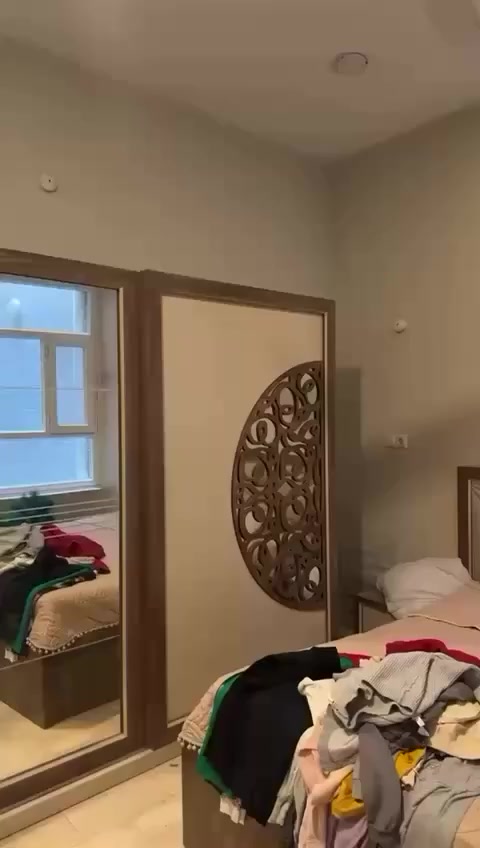 غرفة نوم تركي ٧ قطع نضيفة جدااا ماخذيهة من العالمية كلش راقية واي ضرر ما بيهة مكاني قرب بوابة الكاضمية ***********
