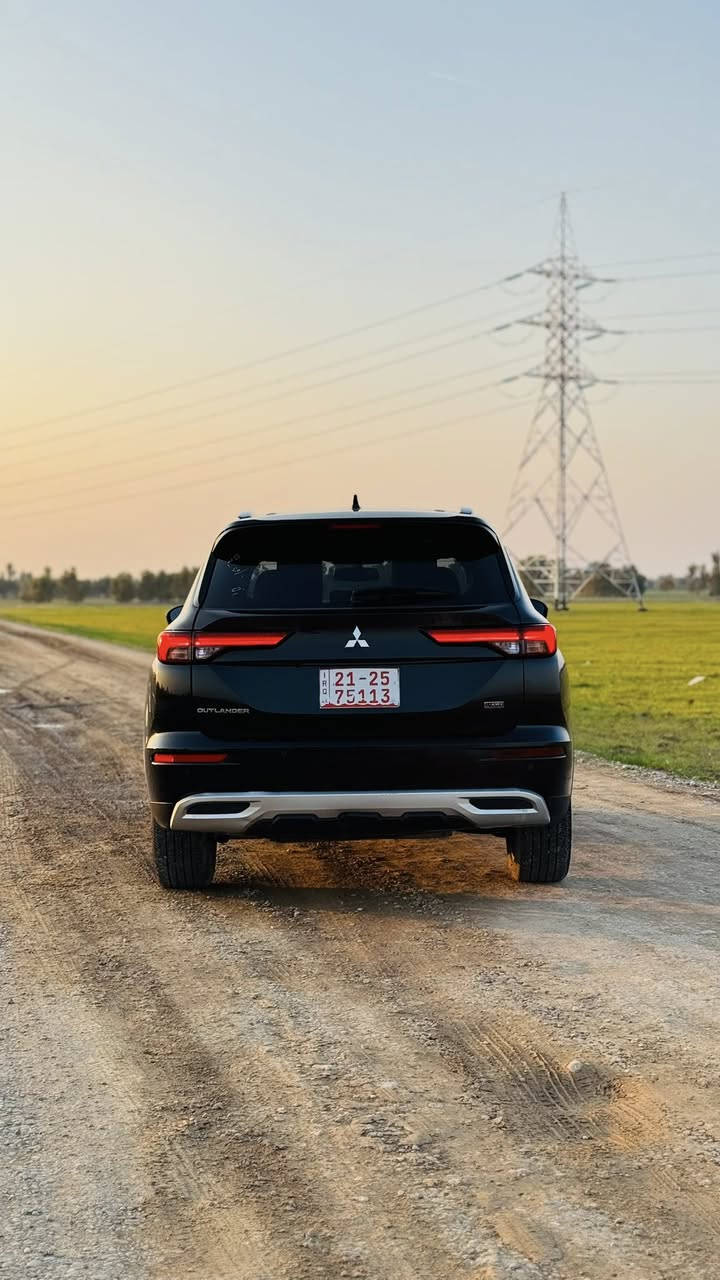 Mitsubishi Outlander GT
.
2024 ) فول مواصفات
.
ماشیە ٢٤ الف کم 
.
مواصفات:
٧ راکب
داتاشو
دبل اكسل 4*4
بانوراما 
٣٦٠ کامرە
بصمه
شاشة 
5 كاميرات 
كشنات جلد و هيتر - ستیرن هیتر
سندوق شفت
بريك بصمه
ويل كب كروم 
رادار امامي و جانبي و خلفي
لايت ليد LED
محرك:  2.5
تحديد سرعه 
تحكم ستيرن
تبرید مرکزی

شوية من باب سائق و باب ورا سكن صبغ
بدون حادث قوي بجم كبس
.
سعر ٢٣٠ و بي مجال بسيط 
.
عنوان : كلار 

***********
