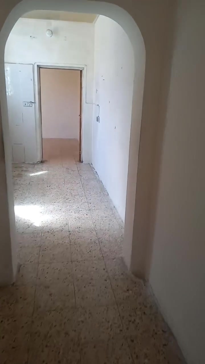السلام عليكم شقه للايجار شارع ٩ بل ثالثه اليجار ٢٧٥ /***********
