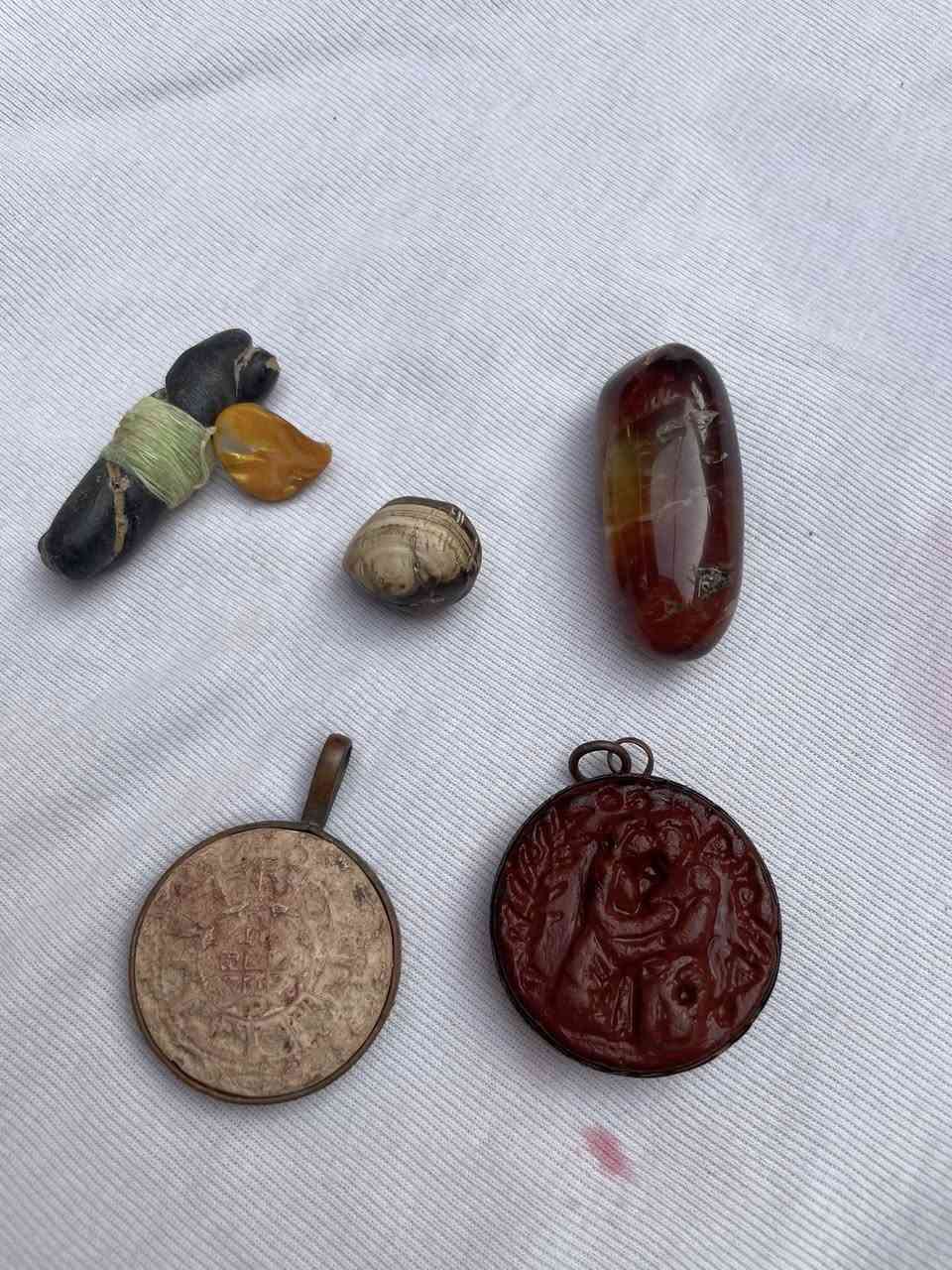 سلام عليكم هذني تلاثه هبهاب واحده جزع والجبيره ماعرفه هذني بيعه وحده الي البريدين اني حاضر سعرهن كالهن 100 الفعنوان البلديات ***********
