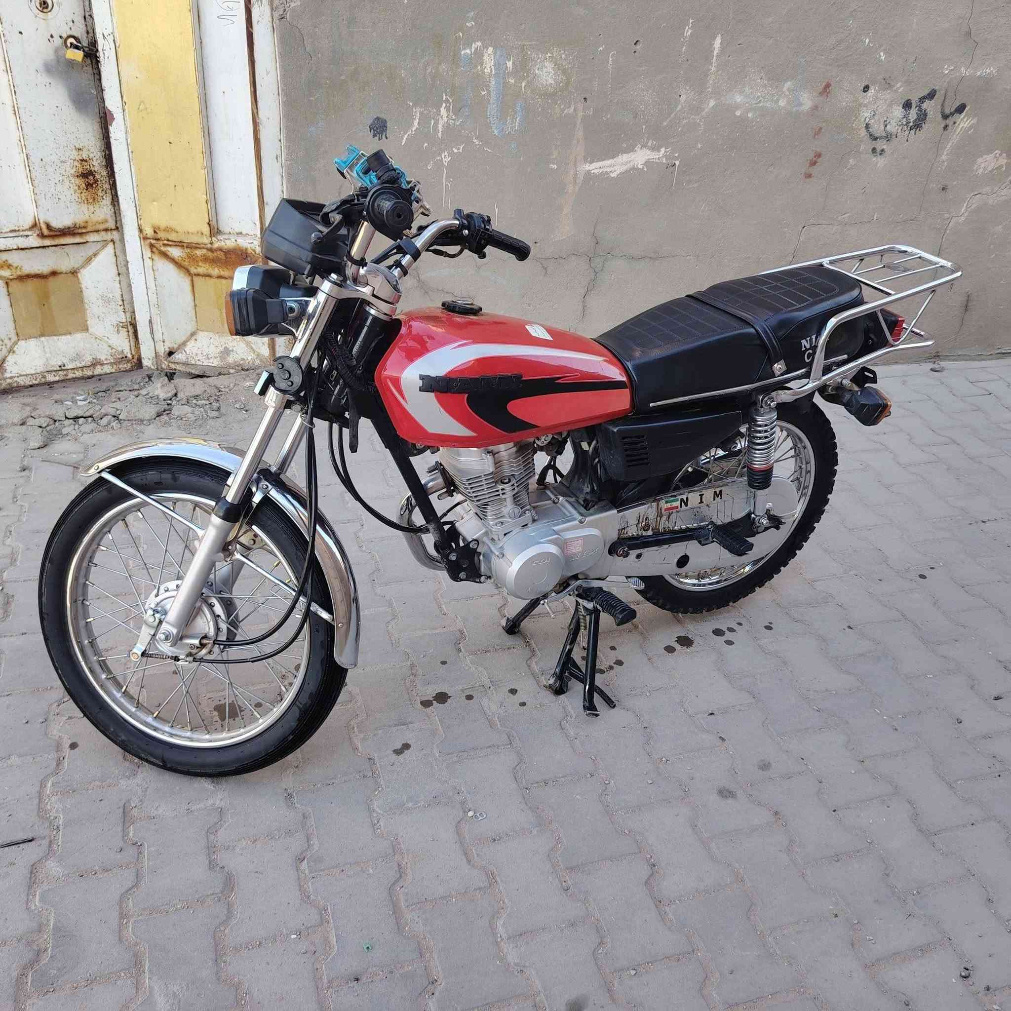 سلام عليكم شباب دراجه للبيع اوراق اصولي بسمي الدراجه ماعايزه اي شي عوزه كلجاتفقط دراجه حلوهشوف عينك مكان بلمشخاب متواجد خاص وهاذه رقمي *********** بيه واتساب
