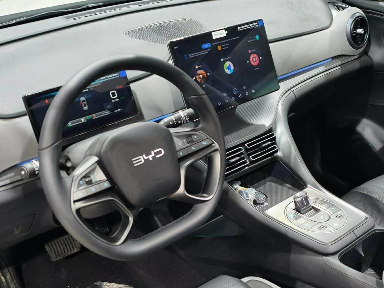 BYD SEALION 05 DM-i PHEV 2025 
1400km Range
0.0 km
فول مواصفات  بانوراما بطارية كبيرة 120 كم - رادار 
مع - ٢ سويج و ٢ كارت NFC  و ٢ شاحنة الكهرباء   و گاعيات و كامل اكسسوارات
#HALWEST#CARS
***********
