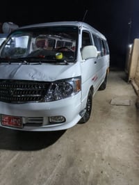 فتون البيع 2009 محرك بيخر اكسن نضيف كير بس 3 ما يجي تاير نضيف صدرها حل...