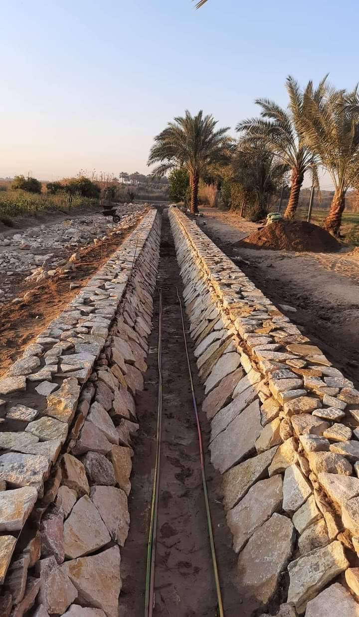 السلام عليكم بناء الحجر كرسته او عمل
 اسيجه بيوت تطبيك ممرات اساس
 للاستفسار الاتصال ***********او 
***********
