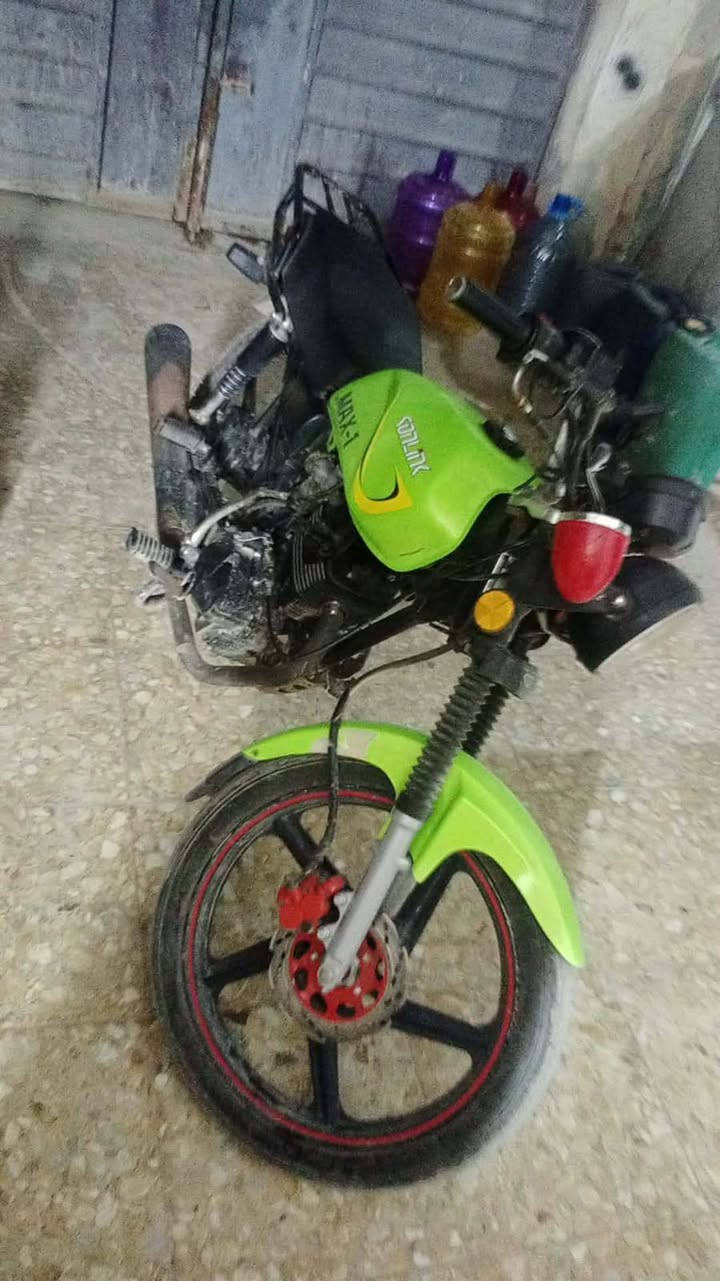 السلام عليكم سولنك ماكس 1 موديل 24 خمسة كير للبيع ما مفتوحة بدون اوراق اتكفلك سرقة وعشائر نقصهة بس صفاحيات كهربائيات كلهة شغالة سلف هندر الاتصال ***********
