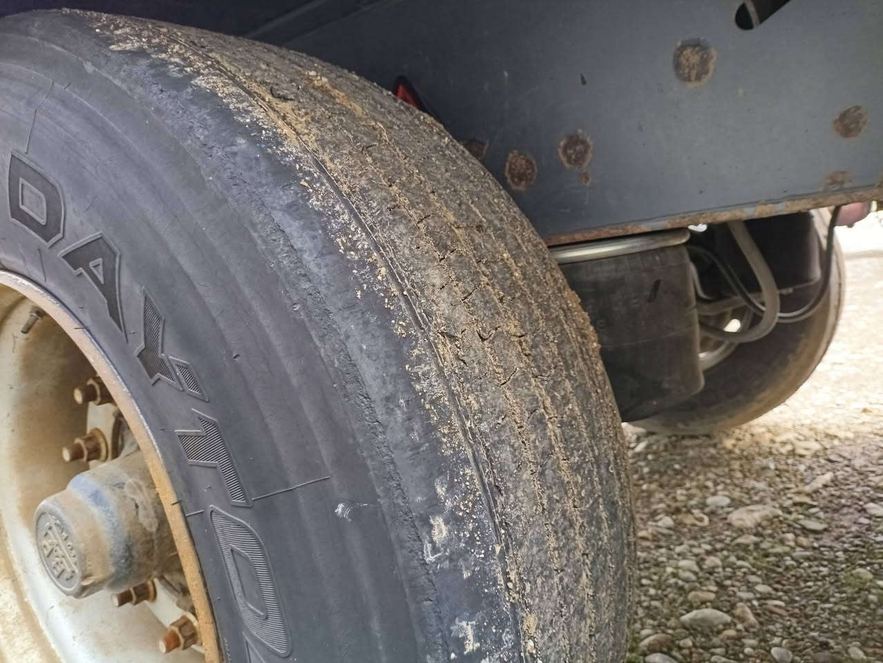 چادر كرۆن 
بیپی ئیكۆ پڵەس
مەزبوتە لە ژێر ئیشایە
بە فلاتیش ئەیفرۆشین
علوج
 
نرخ ٧٠ گەڵا
 
***********
***********
