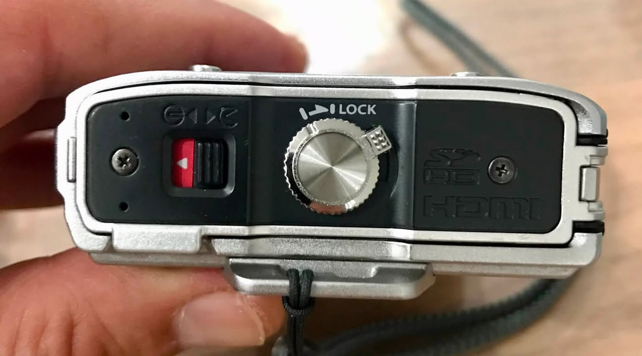 كاميرا "ضد الكسر" Olympus Tough مع 2 بطارية جديدة و الشاحن .
مواصفاتها السريعة: 

•  14 ميجابكسل حساس CCD

•  زوم بصري 5x 28-140mm f/3.9-5.9 

•  ضد الماء 10 متر / 33 قدم + ضد الصدمات 2 متر / 6.6 قدم + ضد التجميد -10°C

•  شاشة 2.7 بوصة + فيديو HD
للإستفسار يرجى مراسلتي .


**إذا كنت صاحب هذا الإعلان وتريد حذفه لأي سبب، رجاءا أرسل رسالة إلى الدعم الفني**