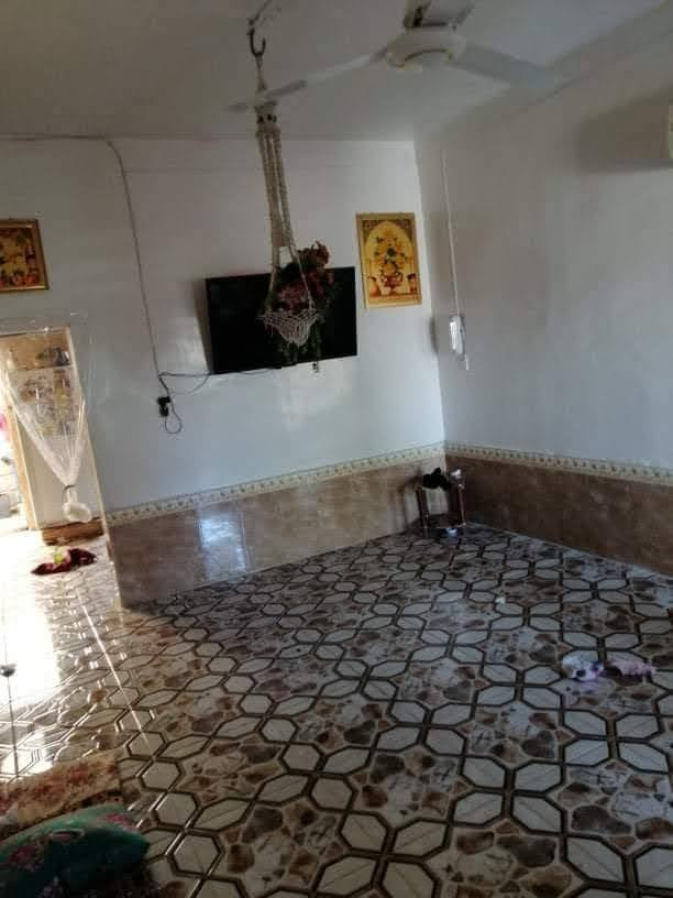 السلام عليكم بيت للبيع مساحه 200 واقع حال 240 بيتجاهزللسكن اينقصمابي يتكون من غرفتين وصاله ومضيف ومطبخ حمامات ثنين + تواليت عقد زراعي 25 طريق بغداد عمود 52 ونزل كيلو يبعد عن الامام الحسين عليه السلام 6 كيلو منطقه خدميه ماء كهرباء سعر وباقي *********** التفاصيل اتصل
