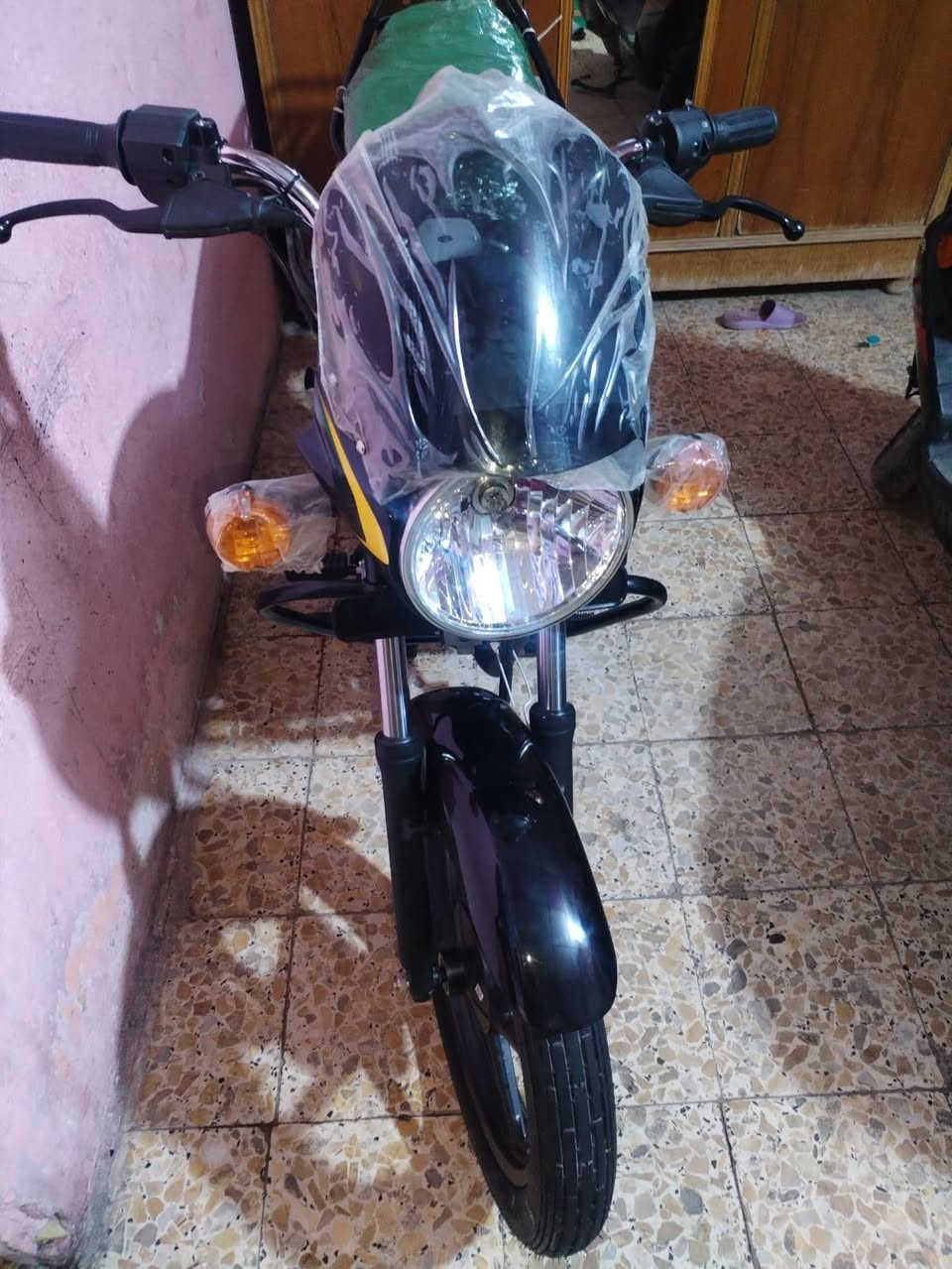 بوكسر زيرو للبيع ***********
السلام عليكم للبيع دراجه بوكسر زيرو هندي الا اصلي جبلي موديل2023  وطالعه بل 2025 صارلهه يومين من طالعه من الوكيل أوراق أصولي كامله 7 سبعه أوراق
 دراجه جديده زيرو مكفوله كفاله عامه مكاني ميسان العماره قضاء الكحلاء لشراي يتصل *********** 📞
