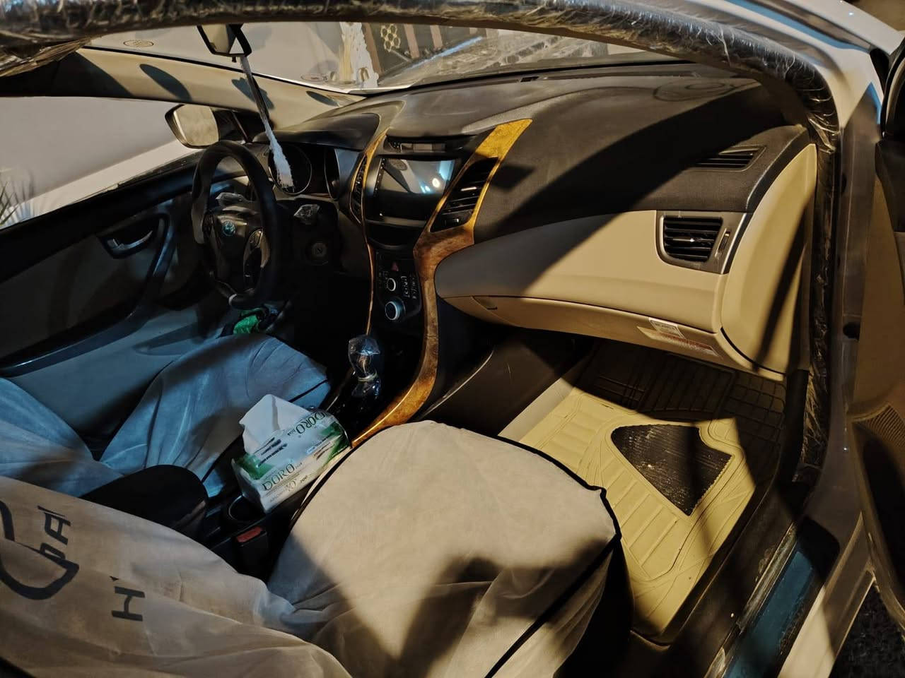 اخوان النتره موديل 2016 سياره خليجيه كفاله عامه من كلشي ماشيه 95 الف كير محرك كفاله حجم مكينه 1800 رقم دولي بصره سياره قبق جنطه مصبوغ اثر تقشير ودوسه اليمنه بس بعد كفاله من كلشي تخم تاير جديد شاشه كامره تبريد ثلج سعر 130 وبيه مجال رقمي *********** عنواني بصره
