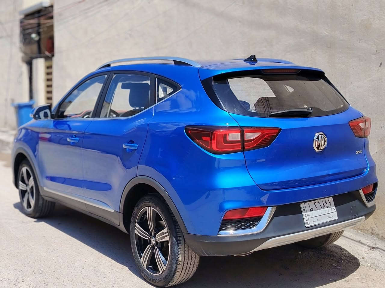 MG ZS 2020
سلام عليكم سيارة للبيع
ماشيه ٨١ الف كيلو متر 
محرك ١٥٠٠ تنفس طبيعي
مابيها دوانز ابد
وتبريد ثلج بعز الحر
مواصفات :
ابل كار بلي
نضام عدم انزلاق
نضام مانع انزلاق للبريك (ABS) 
مؤشر ضغط الاطارات
شاشة وسطيه قياس ٨ إنش 
حساسات خلفيه و كامرة خلفيه واضحه
توزيع إلكتروني لقوة الفرامل (EBD)
برنامج الثبات الإلكتروني (ESP)

صرف البانزين كلش ممتاز ٥.٨ لتر لكل ١٠٠ كيلو وتمشي على بانزين عادي او محسن

السعر : 10,000$ (١٠٠ ورقة) 
للتواصل : *********** متوفر واتساب
مكان السيارة : بغداد - الدورة
