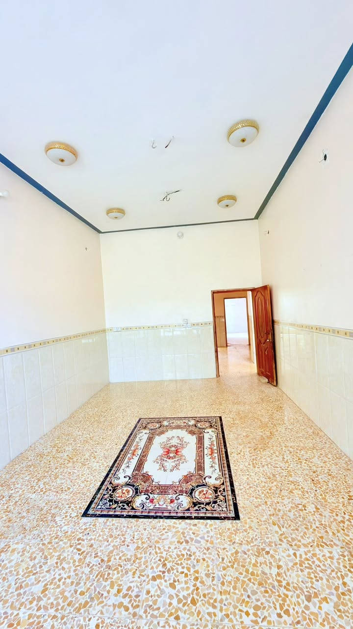 بيت للبيع طابو صرف 150 متر بالعسكري طابقين نظيف جداً فارغ جاهز للسكن استلام مباشر ✅
༺༻༺༻

السعر 74 وبيه مجال بسيط للشراي 

#طابو_صرف بيت حر مامطلوب تحويل مباشر ☑️ 

#الموقع العسكري خلف مدرسة عطاء القاسم ✅ 

༺༻༺༻༺༻

اساس بوكس

بناء طابوق 

منظومة مجاري دفن للبيت بالكامل  

سقف اعكادة جديد ونظيف 

ارضية كاشي درجة اولى 

ازارة بورسلين  

المطبخ جدران سيراميك 

خدمات المنطقة كاملة مجاري مركزية 

༺༻༺༻༺༻

طابقين 

غرفتين نوم 

غرفة نوم طابق اول 

استقبال صالة

مطبخ حار وبارد

مجمع حمام وصحيات داخلي وخارجي

༺༻༺༻༺༻

الطابق الثاني

غرفة نوم صالة مجمع حمام وصحيات 

نظام سويت 

السقف فرشي جديد 

༺༻༺༻༺༻༺༻

#البيت نظيف جداً جاهز للسكن بدون نقص

#فارغ حالياً مباشر المشتري يستلم مفتاح البيت ويسكن ✅

༺༻༺༻༺༻

#مكتب_محمد_الجبوري لبيع وشراء عقارات القاسم

الطابو الصرف والزراعي 

والمقاولات العامة والتصاميم الهندسية

#المكتب_مجاز رسمياً من غرفة تجارة بابل

والمكاتبات رسميه مصدقة لضمان حقوقكم 🫆 

*********** واتساب

*********** واتساب
