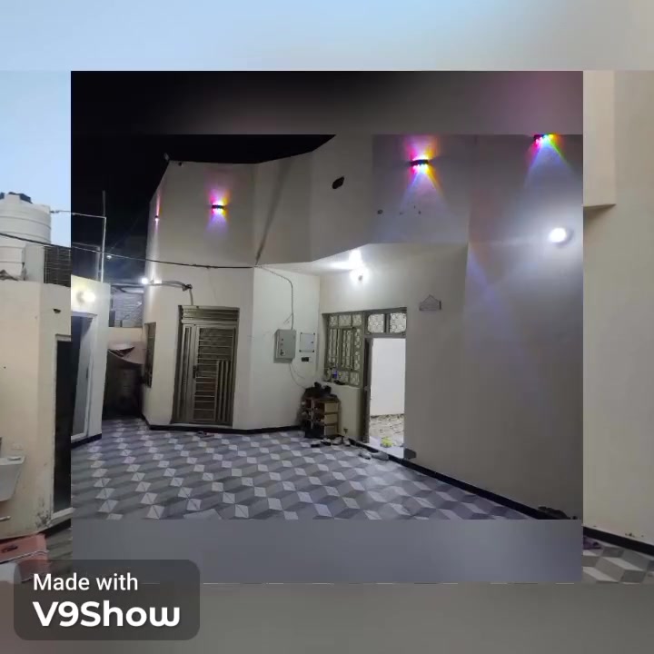 اللهم صلي على محمد وآل محمد 
السلام عليكم 
بيت للبيع طابو صرف حي الامير قرب المدارس قريب الفوج خلف مجمع ركن المدارس 
مواصفات البيت 
المساحه 250
طابقين  
الطابق الاول 
2 غرف 4×5
صاله كبيره 11×4
عرض الممر  متر ونص 
صحيات داخليه 
مطبخ حار وبارد 
استقبل مستقل مع صحياة وحمام خارجي
طارمه 9×5
الطابق الثاني 2 غرف 5×4 صاله 6×4
سعر ١٦٠ بي مجال
***********

