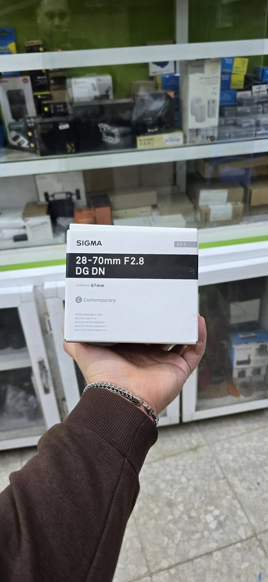 سوني A7III سعر بدي مليون و325الف
سكما28.70•F2.8 سعره 700الف 
سكما  105•F2.8 سعره مليون و75الف
نضافه كلهن 99%كامل ملحقات مع كارتون
مكاني بابل 
***********
***********
