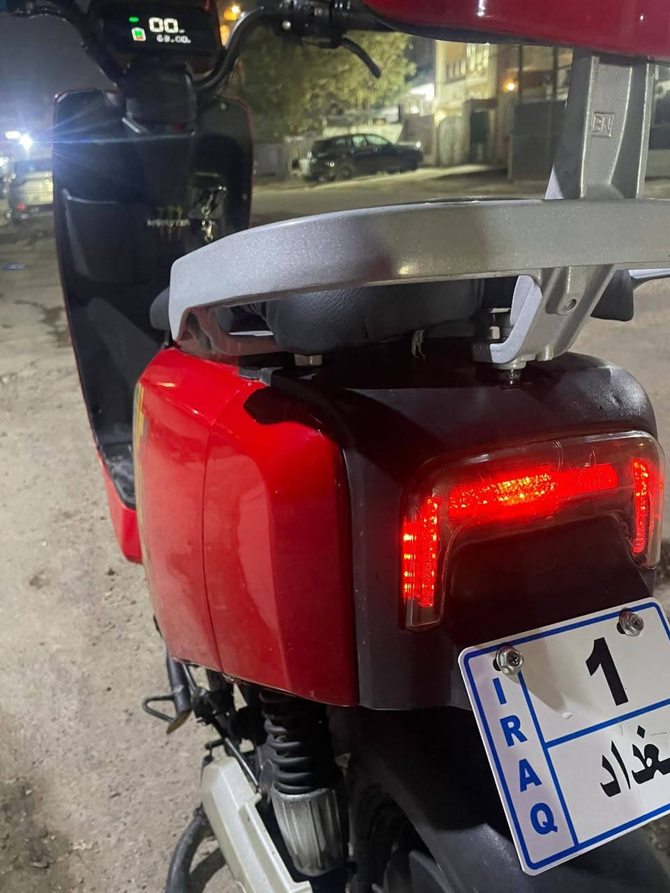 السلام عليكم
 دراجه شحن للبيع 
5بطاريات كبار بحاله جيده 
4سرع
تايرات جدد
لايت زنون 
مكاني الامين الثانيه 
***********
