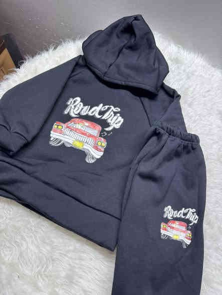 من رخصة الادمن المحترمً
السلامًً عليكم بنات عرض خاص تراكسود عمر ١-٧ سنوات ماركة بات باتً الاوربي جديد شتائي قطني مبطن 
السعر ٥٠٠٠ وتوصيل داخل الحي العسكري ٢٠٠٠
توصيل باقي مناطق المحافظة ٣٠٠٠
والياخذ ٣ قطع واكثر يكون التوصيل مجاني العرض لفتره محدوده 
للحجز مراسلة الصفحه او الاتصال ***********
