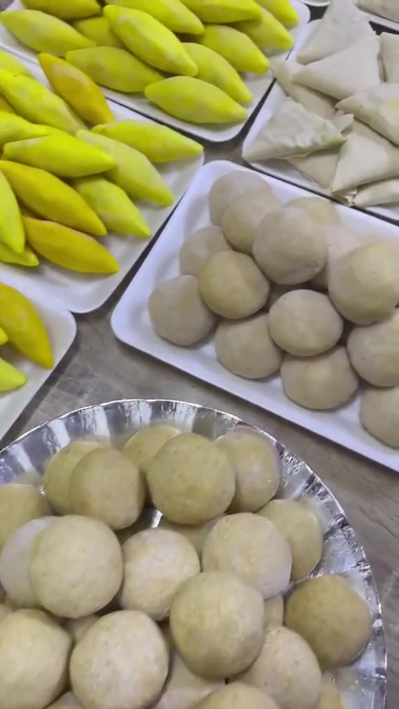🌙✨ عروض شهر محرم من مطبخ بركات الزهراء ✨🌙

عروضنا جاهزة لخدمتكم ولمجالسكم الحسينية 🤍

🍽️ ٥٠ كبة تمن بـ ٢٠ ألف  
🍽️ ١٠٠ كبة تمن بـ ٣٠ ألف (لحم ذبح)

🍕 مني بيتزا ٢٥ قطعة بـ ١٢ ألف  
🥟 فطائر ٢٥ قطعة بـ ١٢ ألف  
🥩 لحم بعجين ٢٥ قطعة بـ ١١ ألف

🍰 كيكة شاي بـ ٦ آلاف  
🍪 كليجة بـ ٧ آلاف للكيلو  
(كل الحشوات متوفرة ماعدا الجوز)

🎁 تريدون توزيعات للمجالس؟  
عدنا خصم خاص إلكم 🤍  
راسلونا وتدللون


**إذا كنت صاحب هذا الإعلان وتريد حذفه لأي سبب، رجاءا أرسل رسالة إلى الدعم الفني**