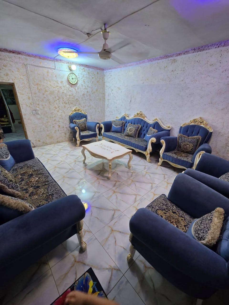 تخم نوع تركي خشب زان طبيعي درجة اولى نظيف جدا يعني أخو الجديد استعمال قليل مع طبلة وسطية 
السعر نصف سعر الشراء 850000 الف دينار فقط
العنوان حلة ..نادر 3
للاتصال ***********
