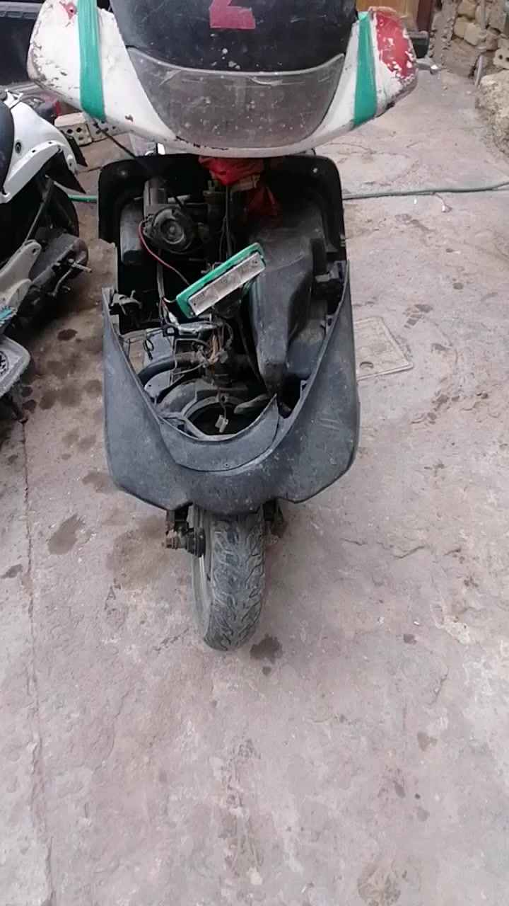 سلام عليكم دراجات عدد ٢ بوليسي والفراشه يشتغلن تجي وشغلهن الك بيهن نواقص ويرادلهن ترتيب سعرهن ٤٠٠ وليحب يتواصل وياي على رقمي بيه وتساب ***********
