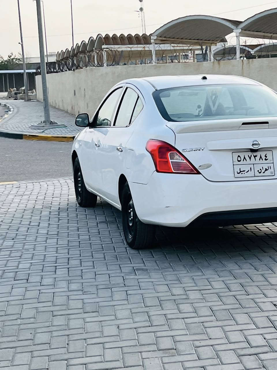 السلام عليكم نيسان سني هندي 2020 سياره جاهزه كير مكينه تبريد بيه جاملق خلفي مصبوغ وباب الوره السايق هم مصبوغ وبيه بارد اباب السايق السياره حلوه رايده 88 وبيه مجال قليل ***********
