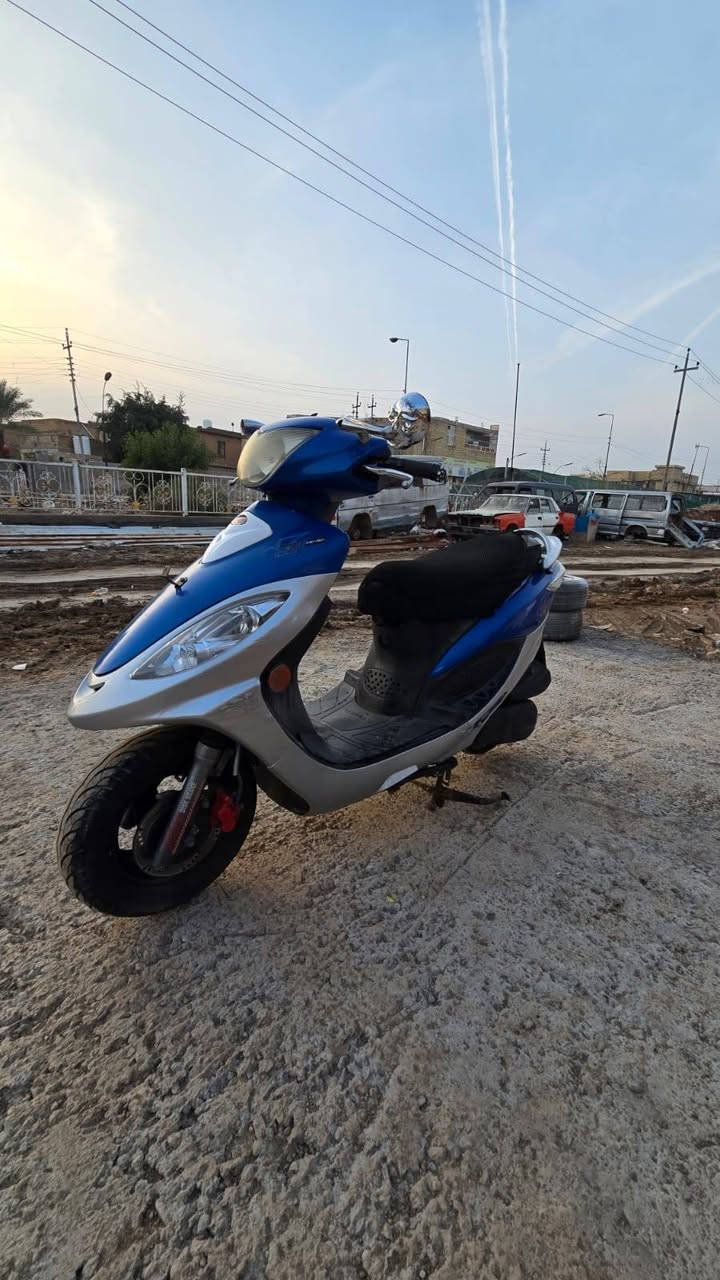 سلام عليكم  دراجه كامكو v2مكفوله كفاله عامه  توها طالعه رمبه دراجه موديل 2016فحل مكينه150 سبانه ما محطوط عليها عل البلاد لون الازرق لمميز للاستفسار ***********رقمي والخاص موجود
