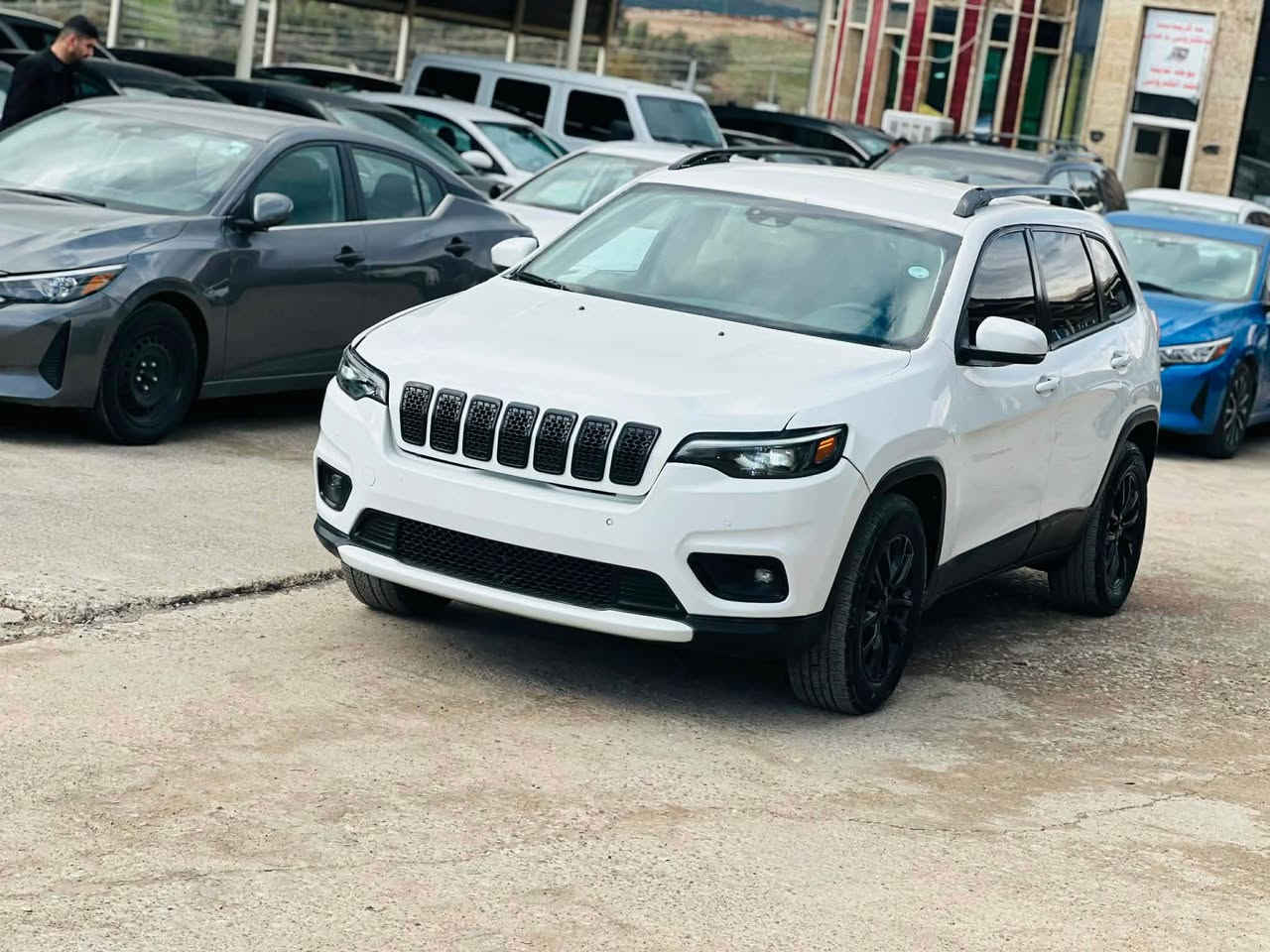 جيب شيروكي 2023 بيع عام صبغ مواصفات فول فول بس 
بدون فتحه و بدون دواخل سعر 111
*********** اكر, نينوى
