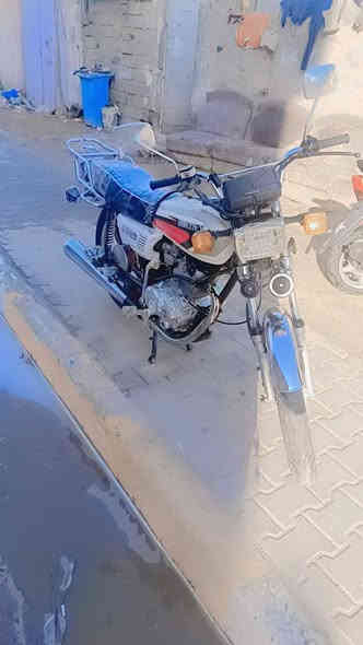 سلام عليكم دراجه ايراني 
مستعجل عليها 350 قفل قفل
كلها شغاله مابيها نقص 
مكاني يوسفيه ناحيه الرشيد 
***********
