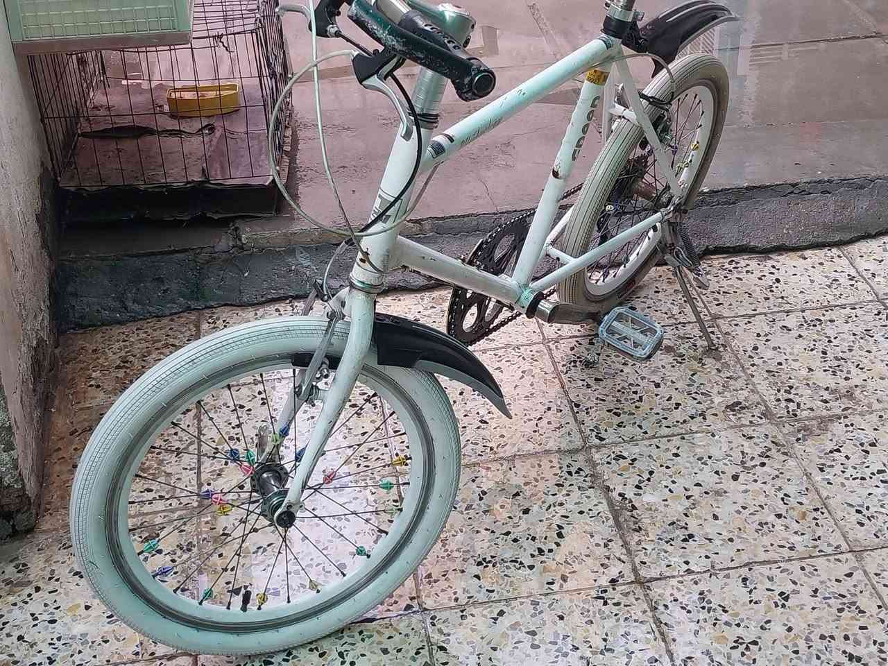 السلام عليكم شباب بايسكل ياباني رياضي كامل من كل شي مكاني المنصور مقابل بلدية المنصور شارع مزاد الزهور السعر 125 الف وبي مجال الحجم 20 وهذا رقمي *********** واتس اب بي
