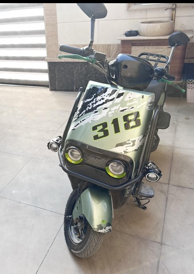 دراجه شحن للبيع نوعها 318 (6)بطاريات مسطره بيها عطل بطاريات  ب(400) وبيها مجال للشراي والرقم ***********
