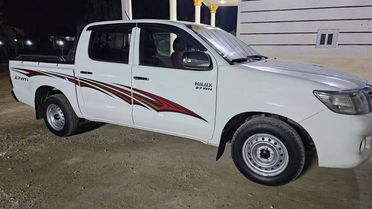 السلام عليكم بكم ناصي موديل 2014 سياره جديده تخم تاير تبريد تدفئه كامله سياره حداديه جديده ترهم مراوس حسب القناعه رقم أربيل السعر 195وبيه مجال مكان واسط الشحيميه الهاتف /***********
