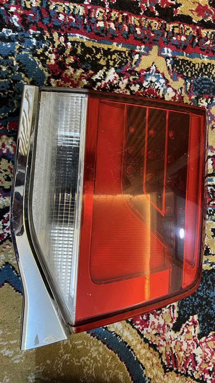 السلام عليكم
بكلايت صندوك خلفي موديل 2021 زوج ايمن وايسر كامل 
المكان بغداد للاستفسار الاتصال او واتساب ***********
