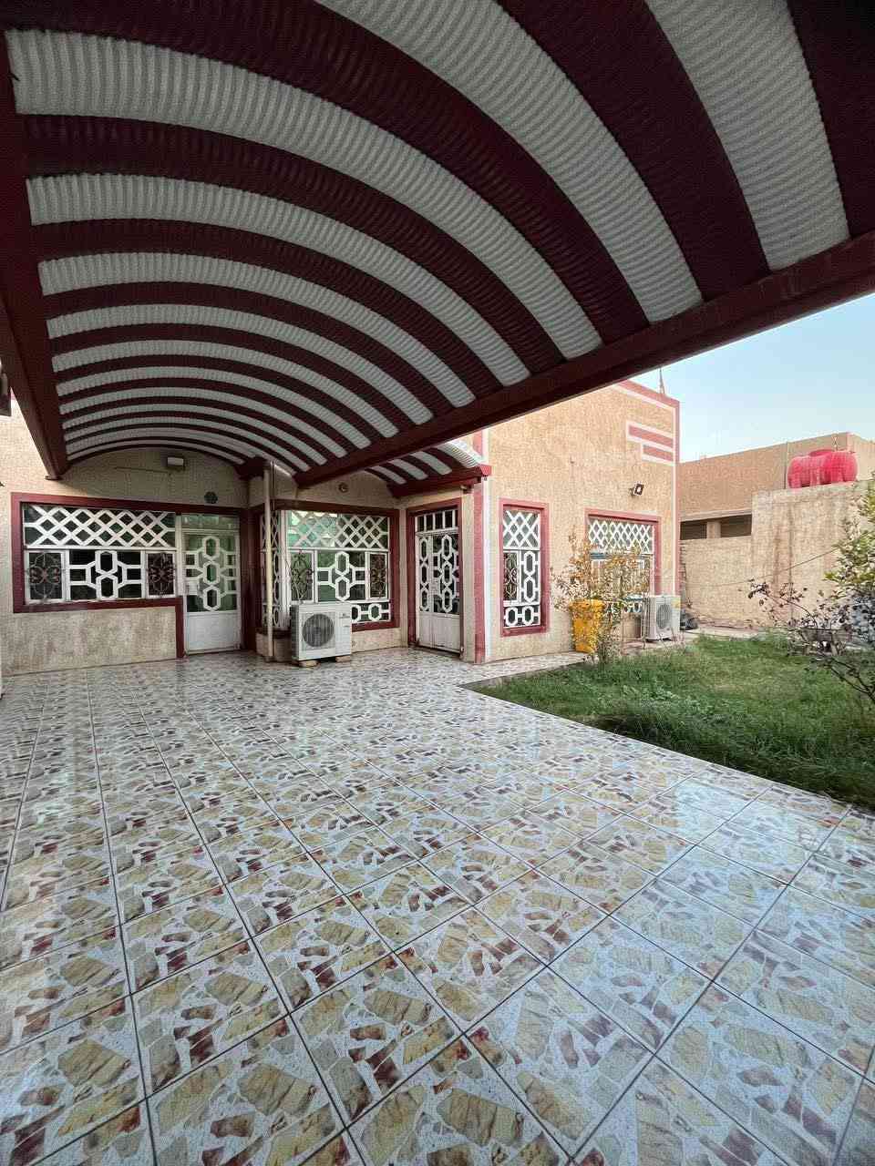 🏡 دار للبيع – الحي العسكري  خلف حسينة ايمة البقيع🏡
━━━━━━━━━━━━━━
📍 الموقع: خلف حسينية أئمة البقيع
مقابل أسواق الصادق
━━━━━━━━━━━━━━
📄 نوع الملكية: طابو صرف
📏 المساحة: 300 متر
🏢 عدد الطوابق: طابقين
━━━━━━━━━━━━━━
🔹 الطابق الأول:
🛏️ غرفتان نوم
🛋️ صالة استقبال
🌿 طارمة
🌳 حديقة
━━━━━━━━━━━━━━
🔹 الطابق الثاني:
🛏️ غرفتان نوم
🛋️ صالة
🚿 مجمعات صحية داخلية وخارجية
━━━━━━━━━━━━━━
📞 للاستفسار:
***********
💰 السعر: مراسلة واتساب أو ماسنجر فقط
━━━━━━━━━━━━━━
