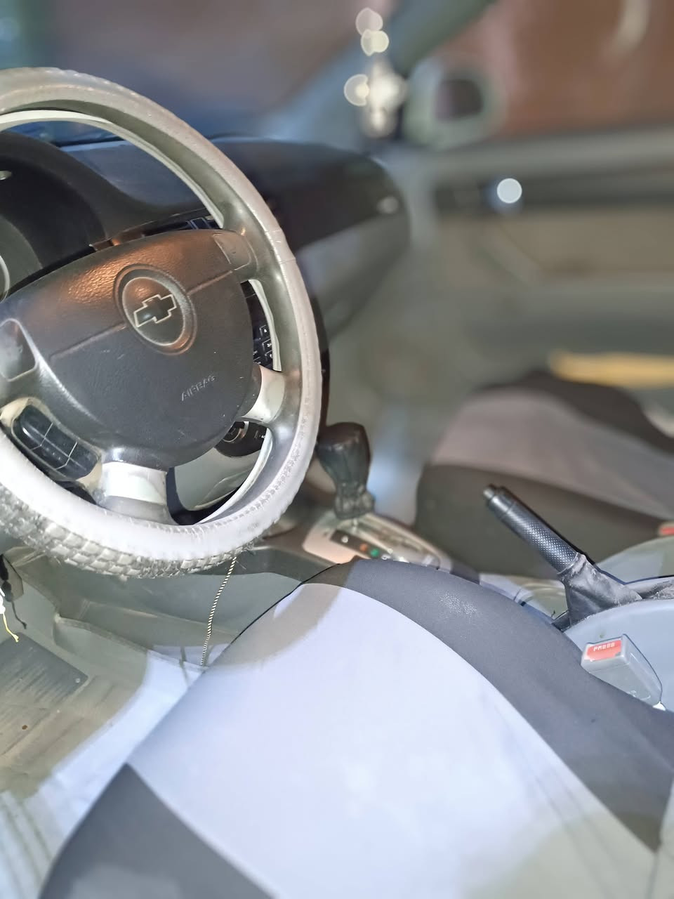 ابترا ٢٠١١ بيها قطعه ونصف بوياغ كير وماكينه زين سعري 80 وبيه مجال *********** يرهم مراوسة مع سبارة
