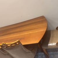 ميز • ٤ كراسي • جلد