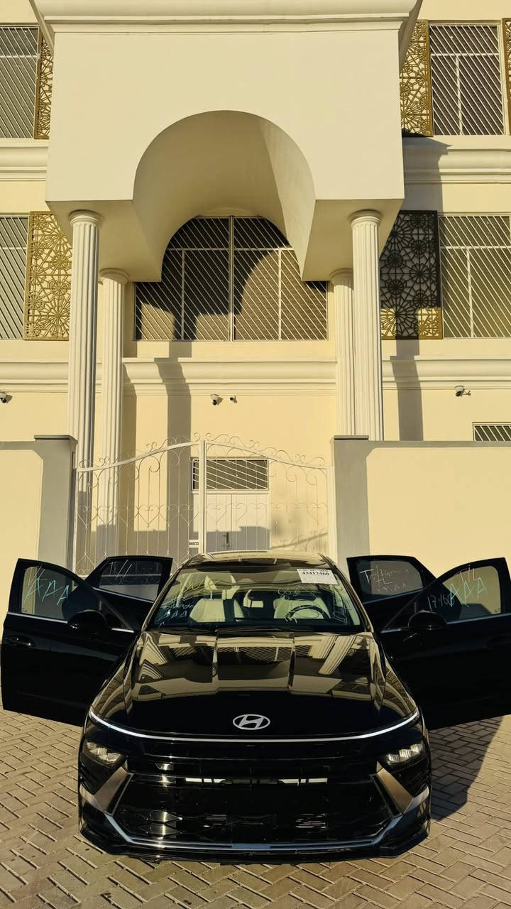 السلام عليكم
هونداي سوناتا 2025 الشكل الجديد 
اسود ملكي السياره فول مواصفات 1/1 عدى البانوراما كير تعليك داخل ابيض حادث جداً بسيط السياره حره تحويل ثاني يوم 
عنوانها بغداد مدينة الصدر قطاع واحد
***********
اتصال+واتساب
