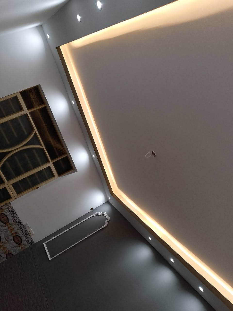 صبغ داخلي وخارجي بأسعار تنافسيه 
جميع اعمال الديكورات الحديثه  
جبس امبورد 
تغليف جدران 
شيبورد
بديل رخام بديل خشب 
واناره لبروفاير 
وصبغ سيراميك 
يتميز العمل بدقه عاليه 
وجاهزين لعمل المزارع وبتصاميم عاليه الدقه 
للاستفسار ع الرقم تالي ***********
