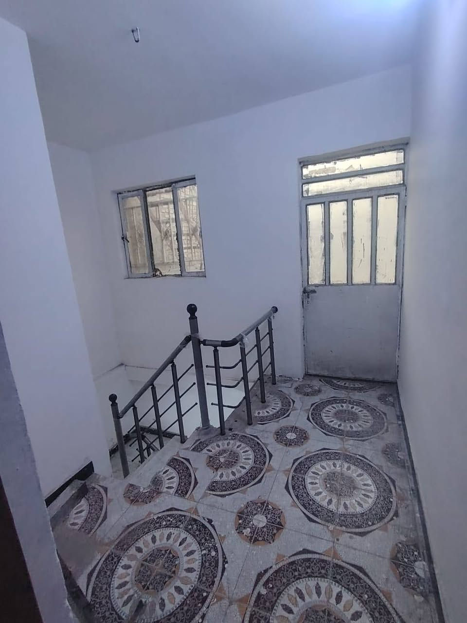 السلام عليكم ورحمه الله وبركاته 

للبيع في ابو دشير بيت نضيف جدا قرب مدرسه حفصه 

غرفتين نوم وصاله ومطبخ وحمام المساحه 80متر

للستفسار اكثر مكتب قصر بغداد شارع جامع الرحمن 

***********
***********
@إشارة 
#للجميع
#المتابعين
